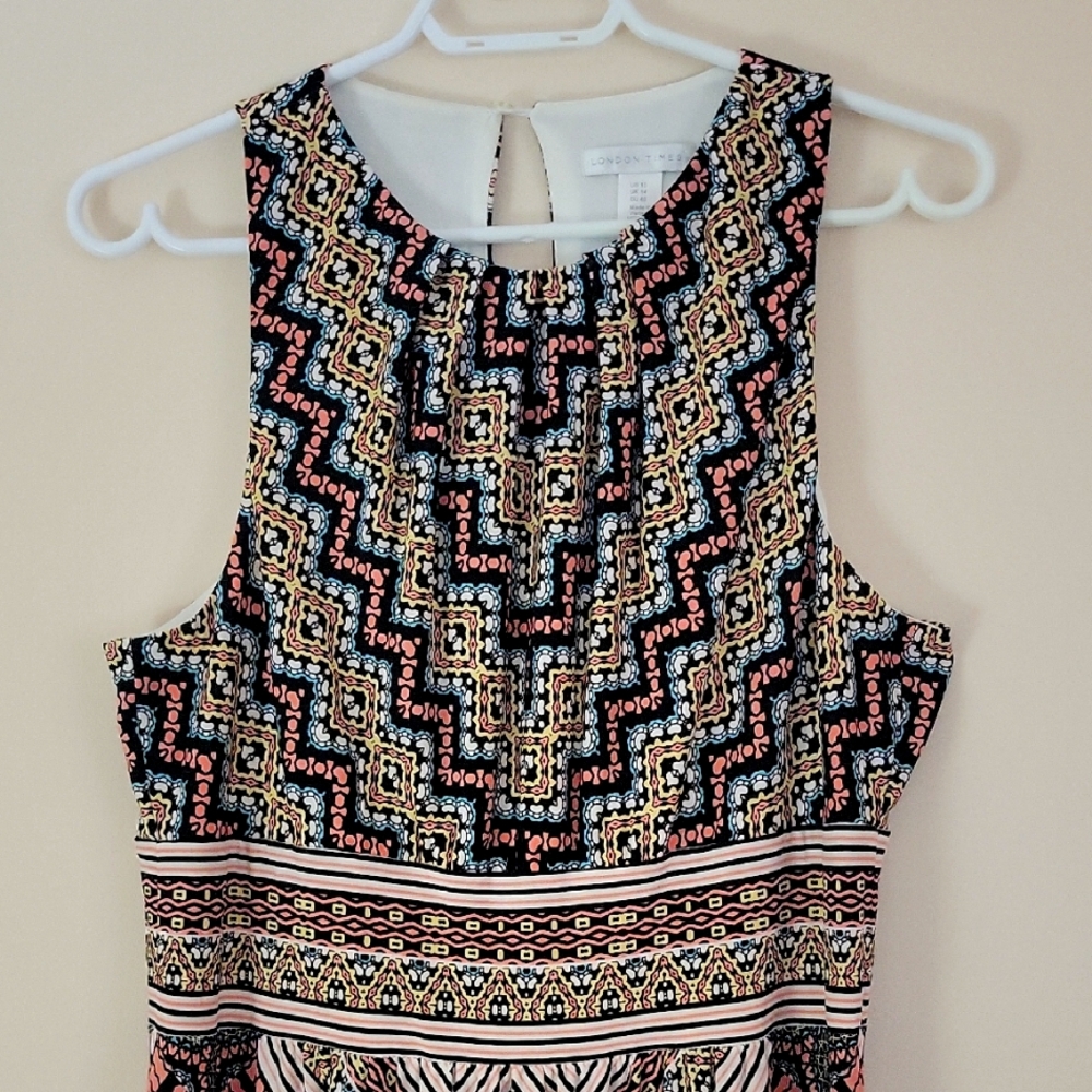 London Times Geometric Patterned Sleeveless Top